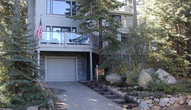Lake View/Beach Access All-season Vacation Home