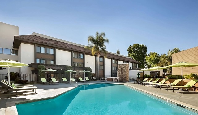 Vacation Day Is Always A Great Idea! w/Outdoor Pool, Near Pinewood Park!