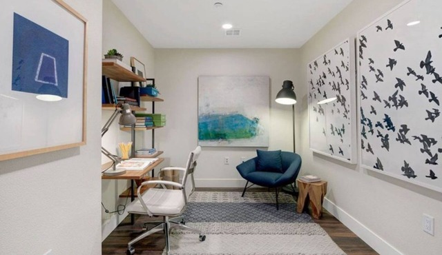 Vibrant 2BR Condo in Flats At Cityline