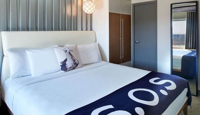 Vibrant Room Close to Wharf, Pier 39 & Tours | Perfect for Romantic Couple Stay
