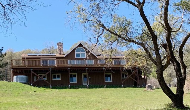 Villa Alta Vista at Yosemite- Mtn Views, Game Room, Pool Table, Deck, Sleeps 10+