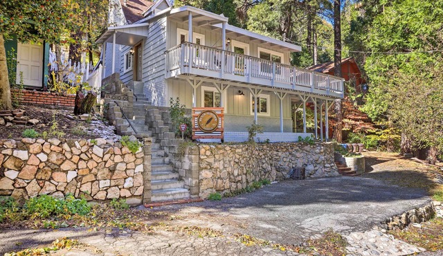Vintage-Modern Lodge 2 Mi to Lake Arrowhead!