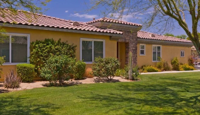 Walk to Coachella! Gated Pool Home/3 bathrooms