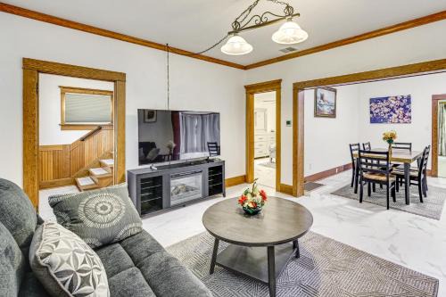 Walk to Eats & Events! Downtown Puyallup Home