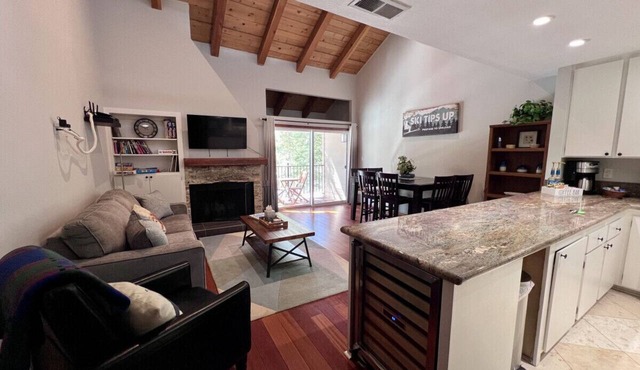 Walk to Lake Tahoe - Pet-Friendly Cabin - Sleeps 7, Kids Welcome