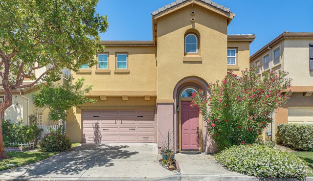 Walk to Parks & Dining: San Jose Family Home!