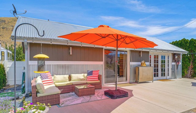 Walk to River + Bike Trail! East Wenatchee Escape