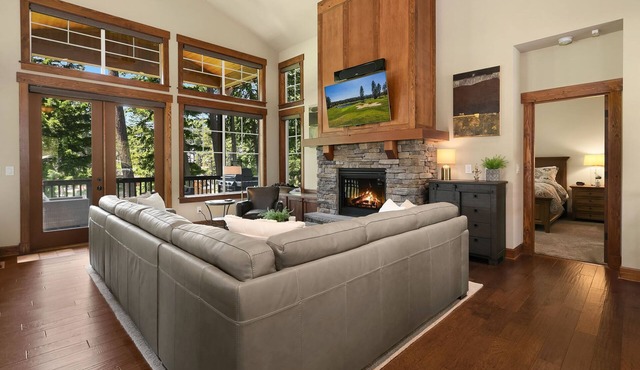Walk to the Winery! Big Views of the Golf Course. Fantastic Value!