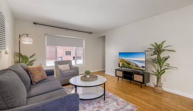 Walkable Hillcrest 2BR Eat, Explore & Relax