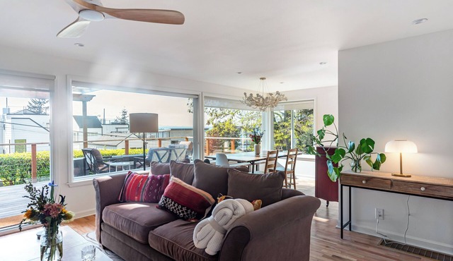 Water and Mountain Views, 2 Kitchens, 2 Decks, Sunny Hilltop Retreat, Sleeps 11