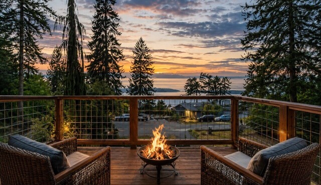 Waterfront sunsets | Beach access | Fenced yard in Greenbank