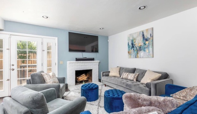 Welcome to Heidi House – Entire Home, a spacious 5-bedroom, 4-bath home in Redlands designed for comfortable extended stays. With a dedicated office, fast Wi-Fi, private backyard, garage parking, and plenty of room for up to 10 guest.