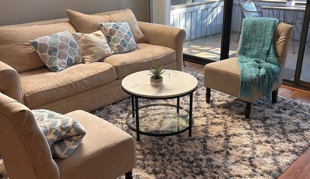 Welcoming 2-bedroom condo close to the beach in charming Birch Bay.