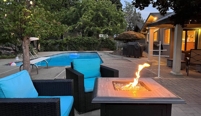 Wenatchee Oasis ~ Hot Tub, Views, Trail Access