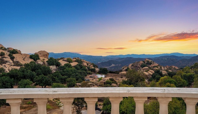 West Hills Grand View