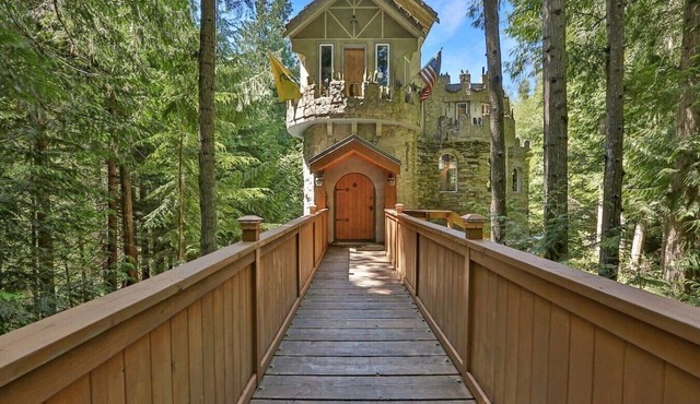Wiseman Castle- Beautiful Waterfalls!