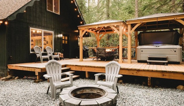 Wits End Retreat @ Mt. Rainier - Hot Tub & WiFi
