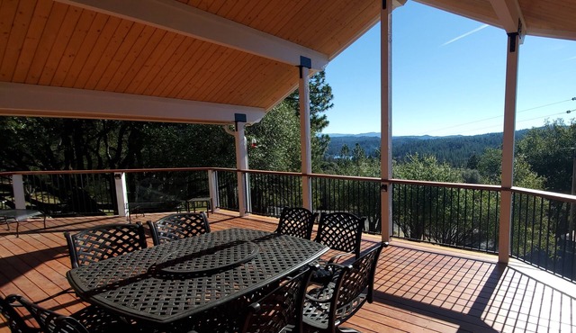 Woodsy Hideaway~Yosemite views, your getaway starts here, it's a Guest Favorite!