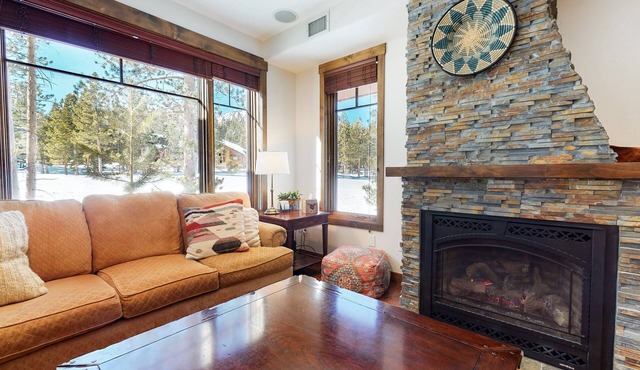 Woodwinds 1271 Spacious Mountain Modern Home with Private Hot Tub, Fireplace and Garage by RedAwning