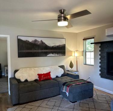 YoBee! Welcome Breakfast and Park Reservations Included! Heart of Yosemite - Homey Studios and Apartments - AC-WiFi-EV