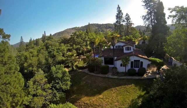 Yosemite Estate: Pool, Hot tub, Outdoor Fireplace, Tennis and Basketball court
