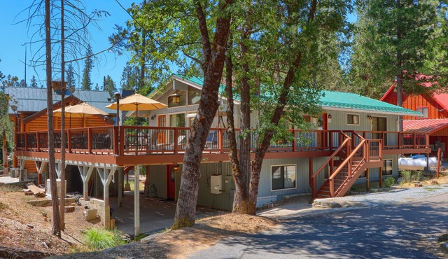 Yosemite Family Retreat combines three neighboring homes on a quiet Wawona cul-de-sac