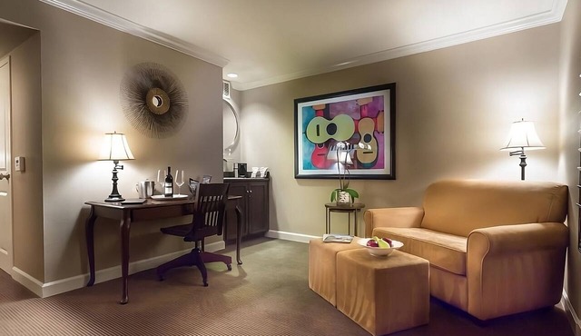 Your Home Away From Home! Free Parking, Pool, Short Walk to Franco Park