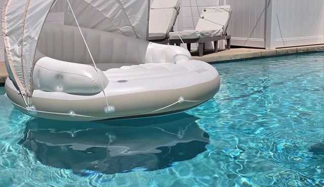 Your Private Pool Getaway, Gourmet Kitchen, Serene Stay Near Everything!