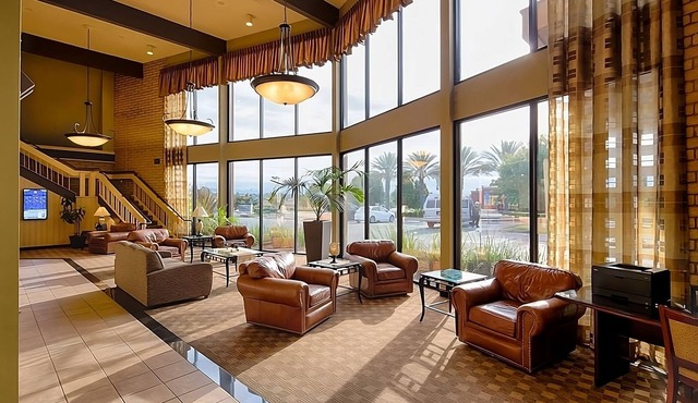 Your Relaxing Getaway Awaits! Outdoor Pool, FREE Parking, Pets Allowed!