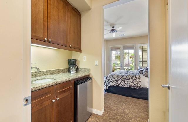 Near Pool! Deluxe King Casita, Pet Friendly! - (C72)