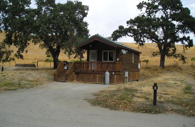 San Benito Camping Resort One-Bedroom Cabin 5