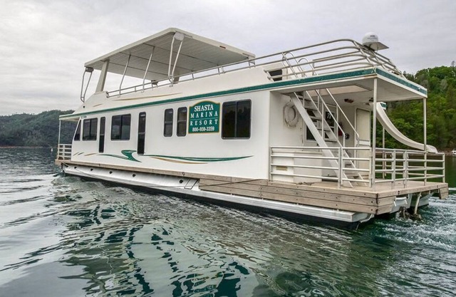 Shasta Marina on the Packers Bay Mirage II houseboat