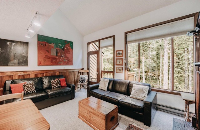 Townhouse Condo with Great Resort Amenities.
