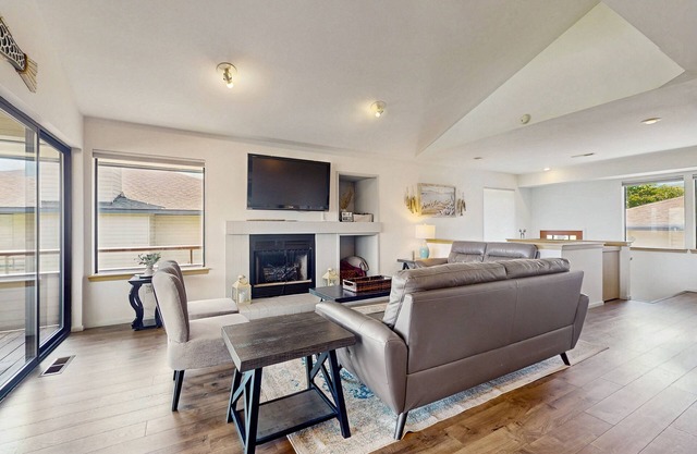 Wapato Point Resort home w/shared pools, free WiFi, and water views