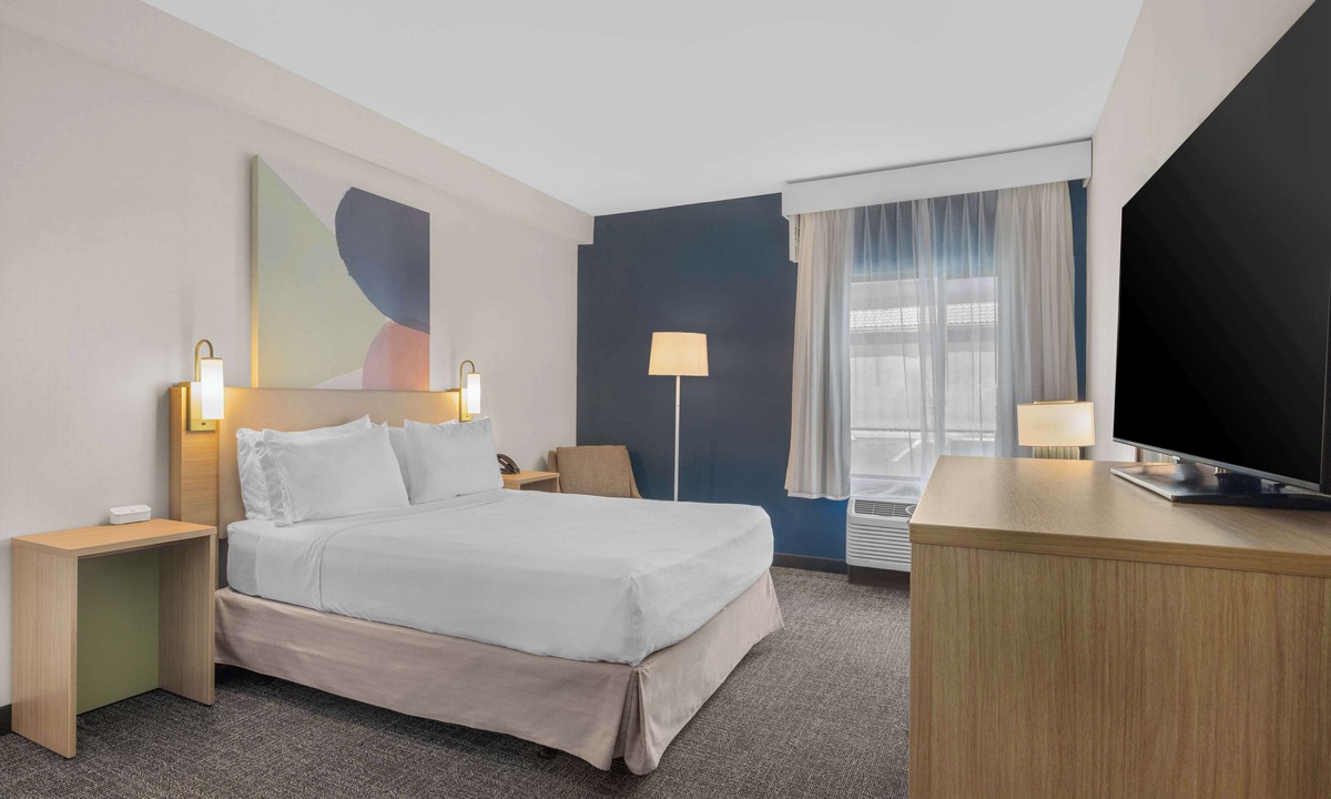Oleander - Sunset Hotel | Spark by Hilton Bakersfield Central