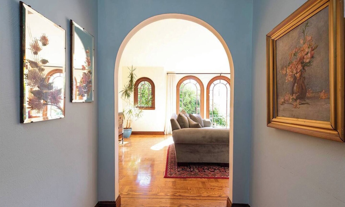 Noe Valley Apartment | Beautifully decorated 2 BD + 2 BA upstairs condo comes with everything you need including high speed wifi, garage parking, lots of sunlight and easy access to public transportation. Truly one of Noe Valley's loveliest places to stay!