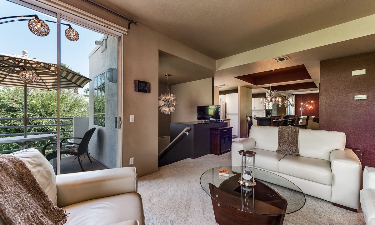 Palm Springs Condo | La Palme Stylish Condo. Walk from the Airport.