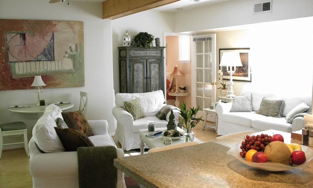 Valley Village Apartment | Charming Duplex with Private Yard. Pets Welcome