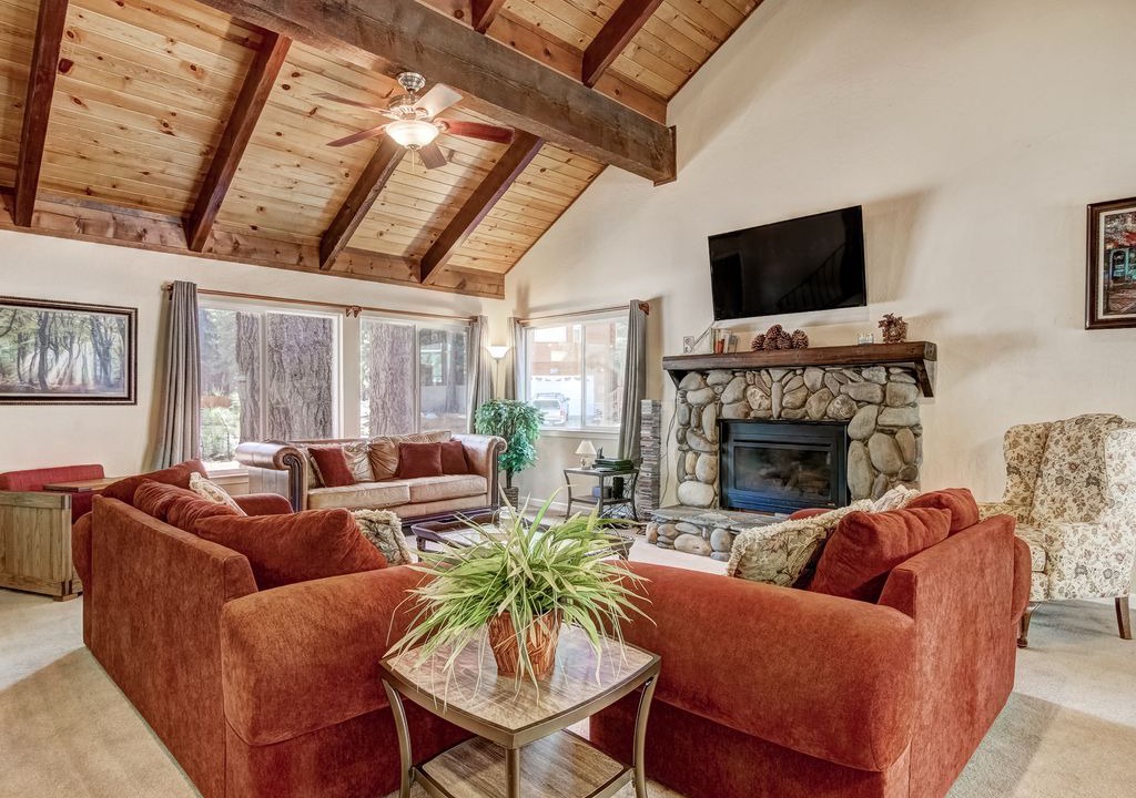 Photo of Livingroom in Highland Woods