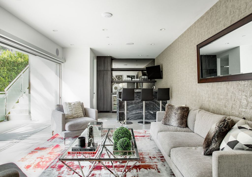 Photo of Livingroom in Beverly Glen