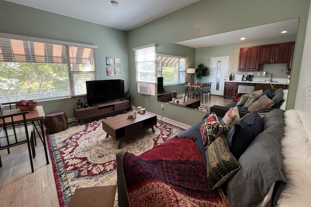 Photo of Livingroom in Civic Core