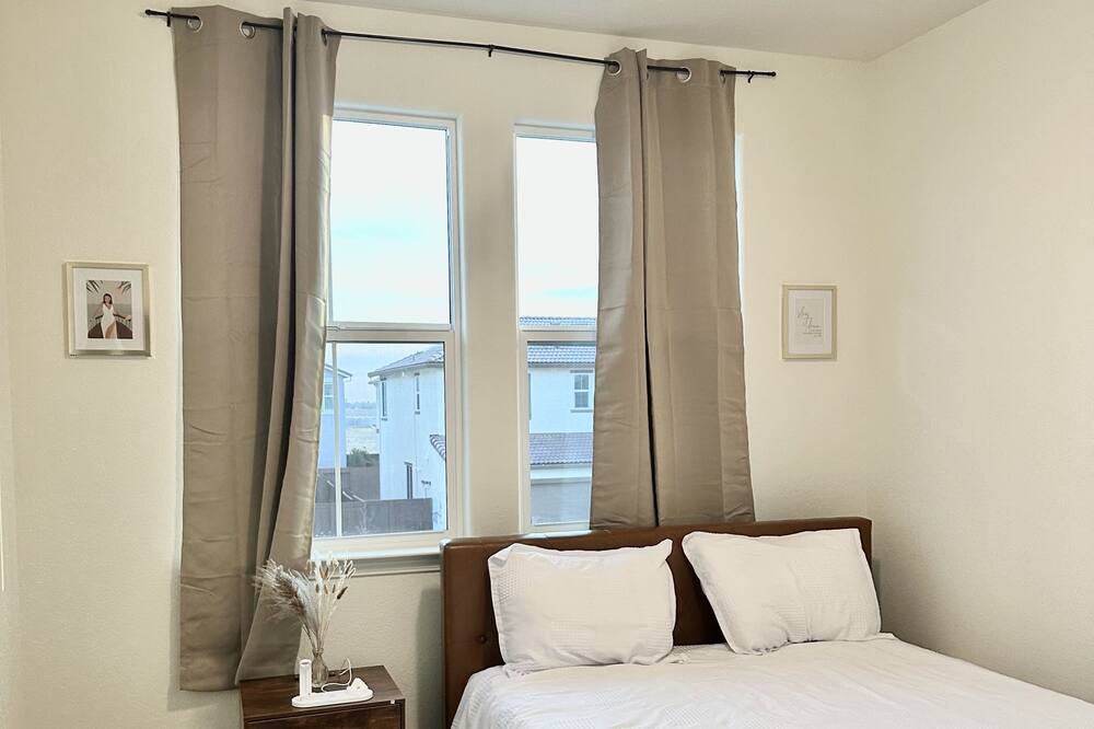 Photo of Bedroom in Roseville