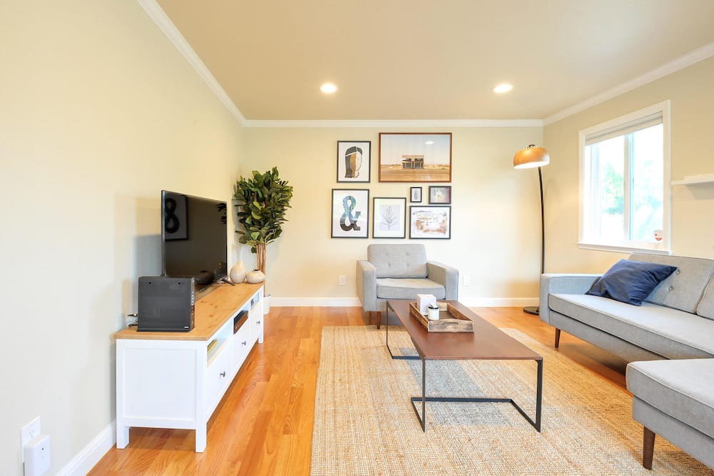 Photo of Livingroom in Nimitz