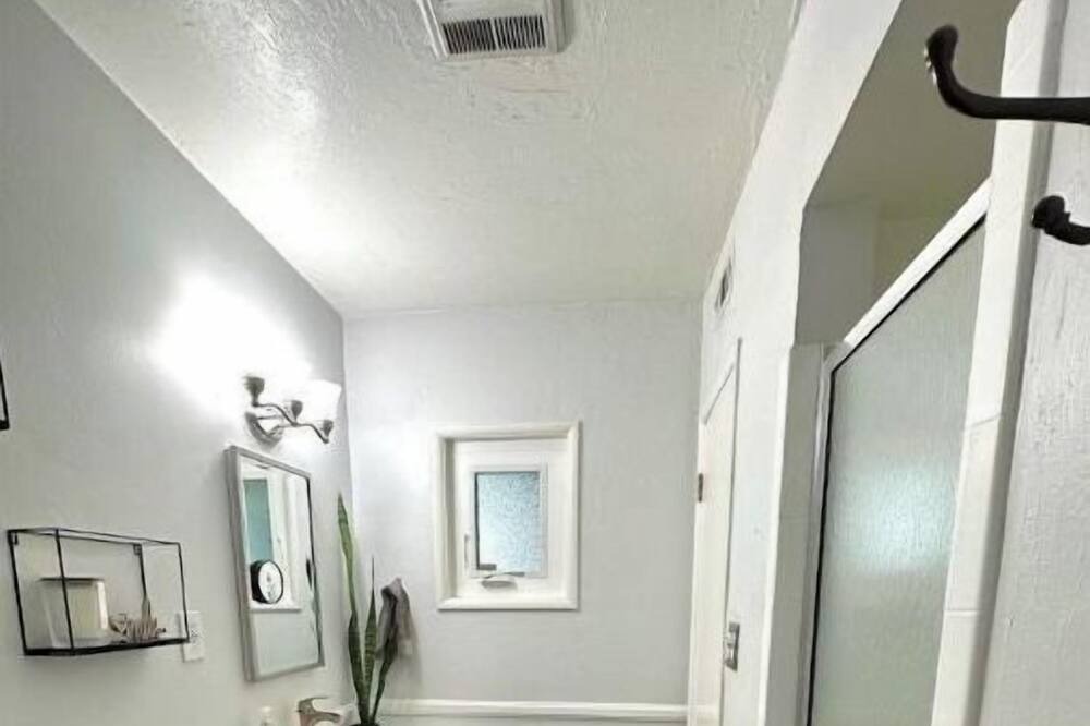 Photo of Bathroom in Whittier