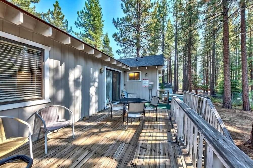 Photo of Outdoor in Montgomery Estates