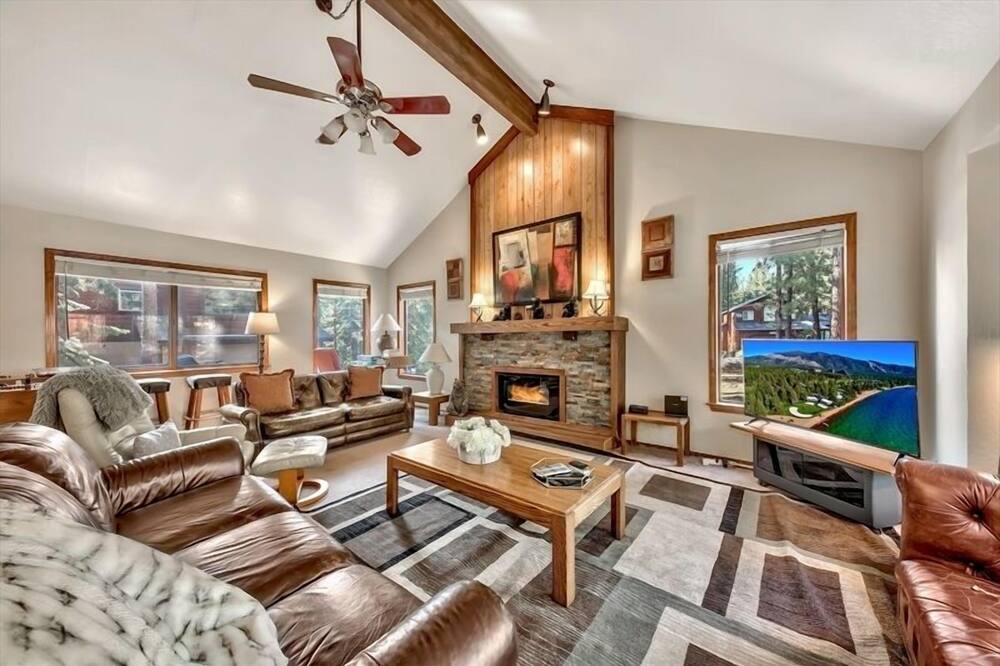 Photo of Livingroom in Montgomery Estates