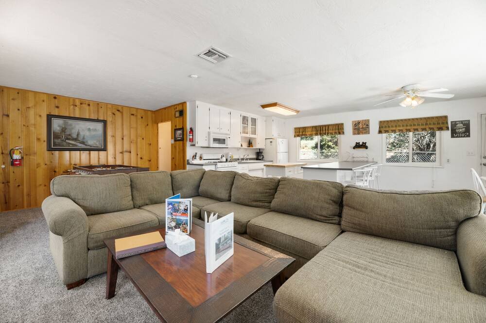 Photo of Livingroom in Fawnskin