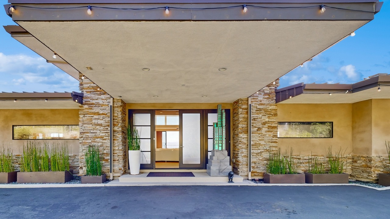 Photo of Outdoor in Loyola