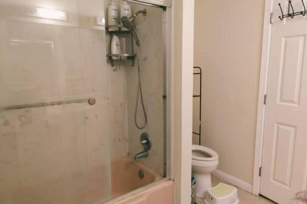 Photo of Bathroom in Rose Glen