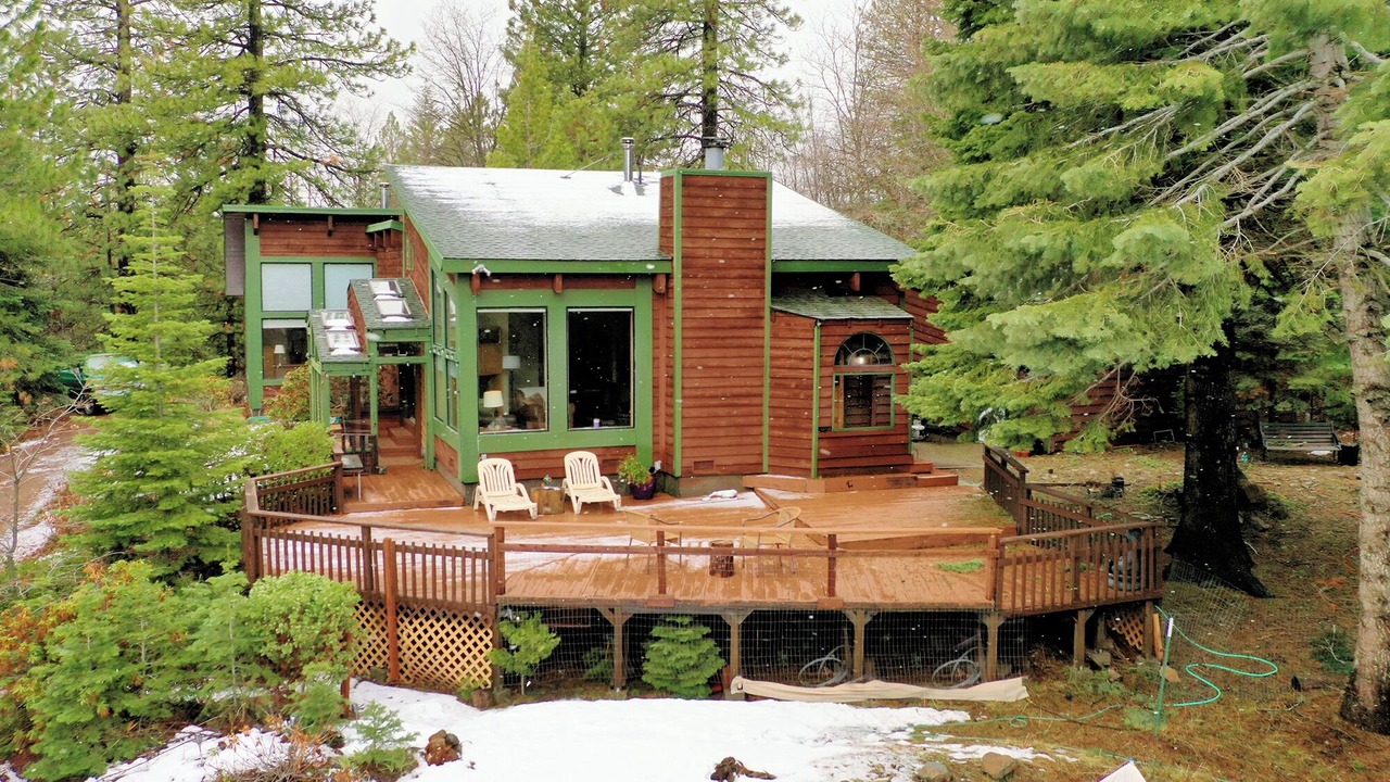 Photo of Outdoor in Weed